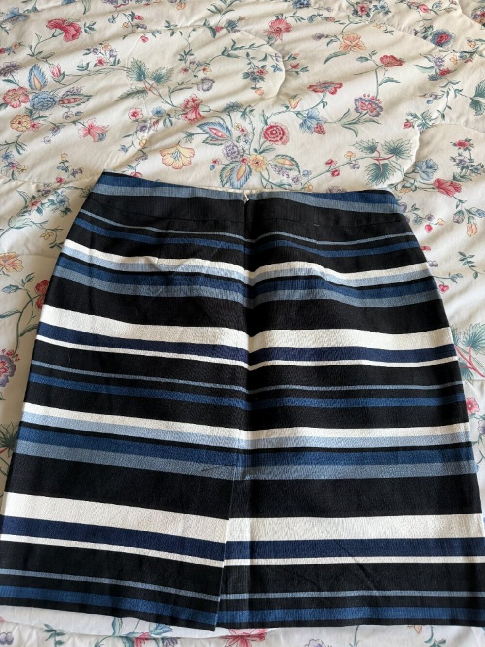 Skirt - Picture 2 of 4